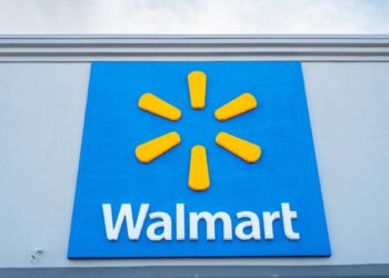 Does Walmart pay dividends? Its yield & payouts explained