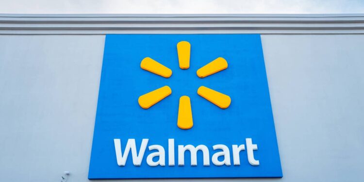 Does Walmart pay dividends? Its yield & payouts explained