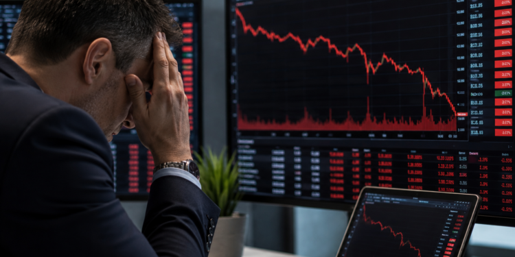 Dow falls 400 pts as oil prices surge and Fed rate hike bets rise